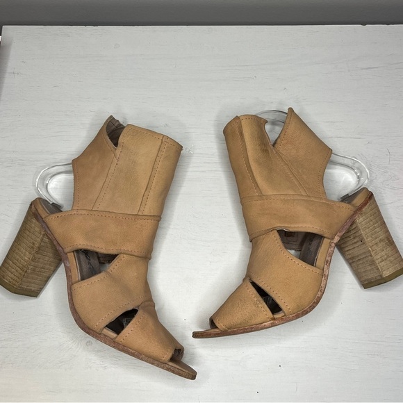 Free People Effie Stacked Heel Cut Out Leather Bootie - Picture 8 of 14